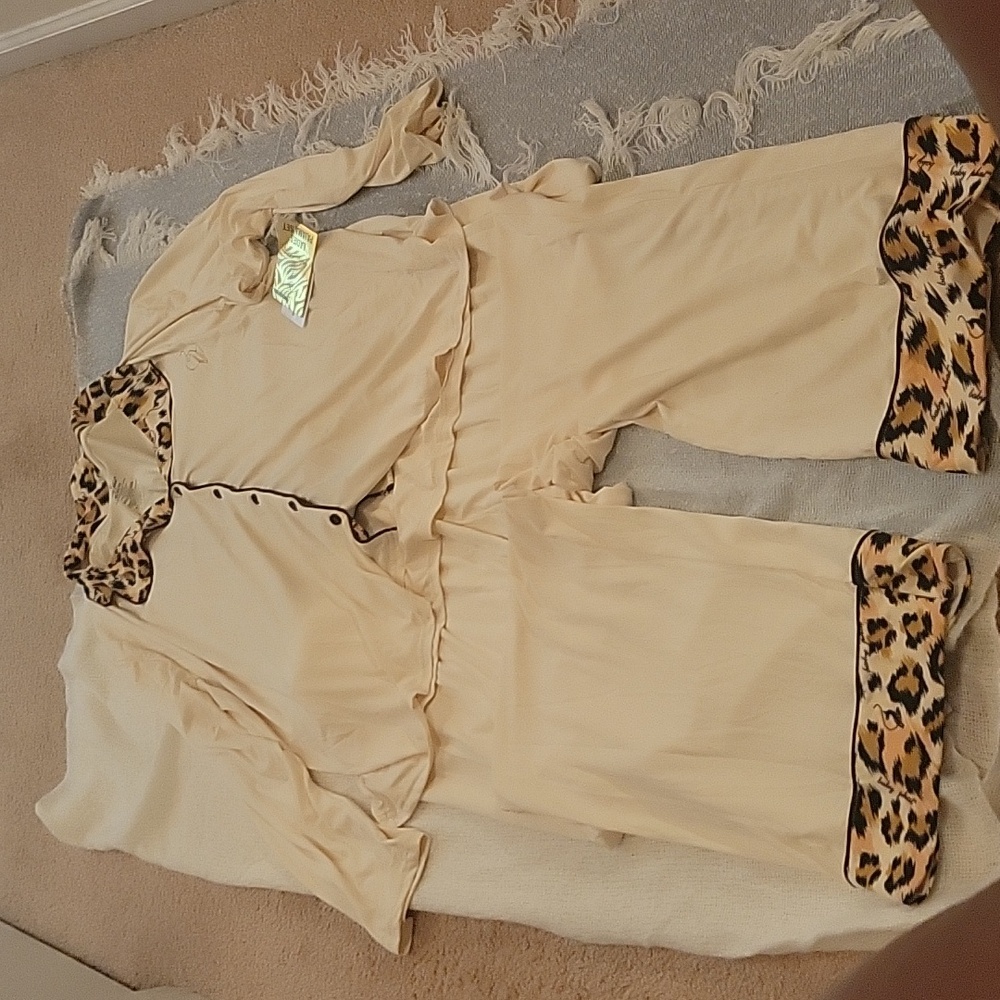 Beautiful design ladies pajamas set 2 piece
